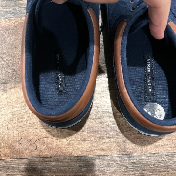 Two pairs of shoes 🖤💙Levi’s &HILFIGER - Picture 3 of 15